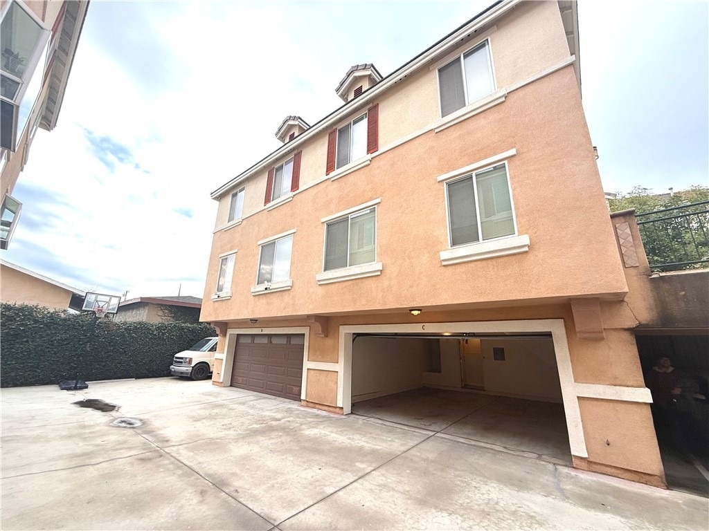 3317 Del Mar Ave - Photo 0