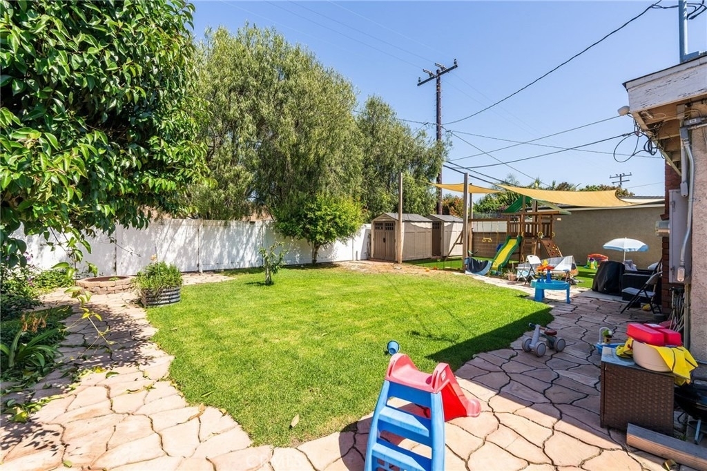 2358 Snowden Avenue - Photo 28
