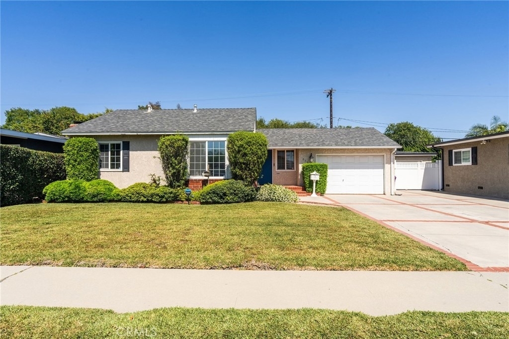 2358 Snowden Avenue - Photo 0