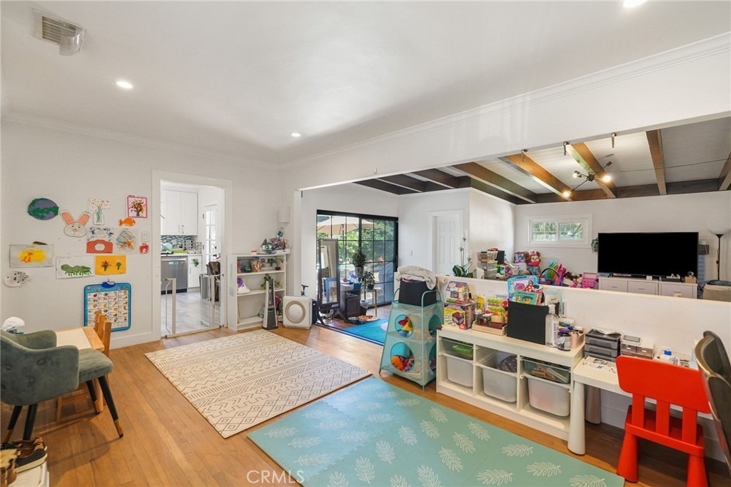 2358 Snowden Avenue - Photo 3