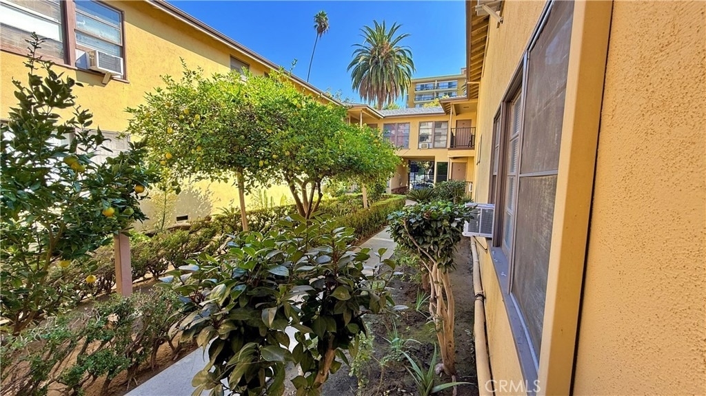 337 S Occidental Boulevard - Photo 2