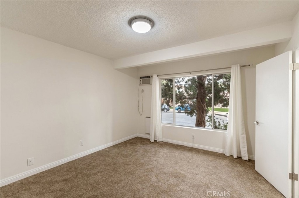 6520 Shirley Avenue - Photo 14