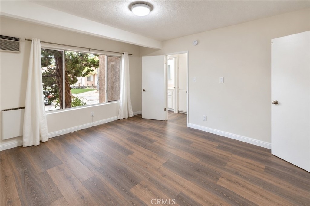 6520 Shirley Avenue - Photo 6