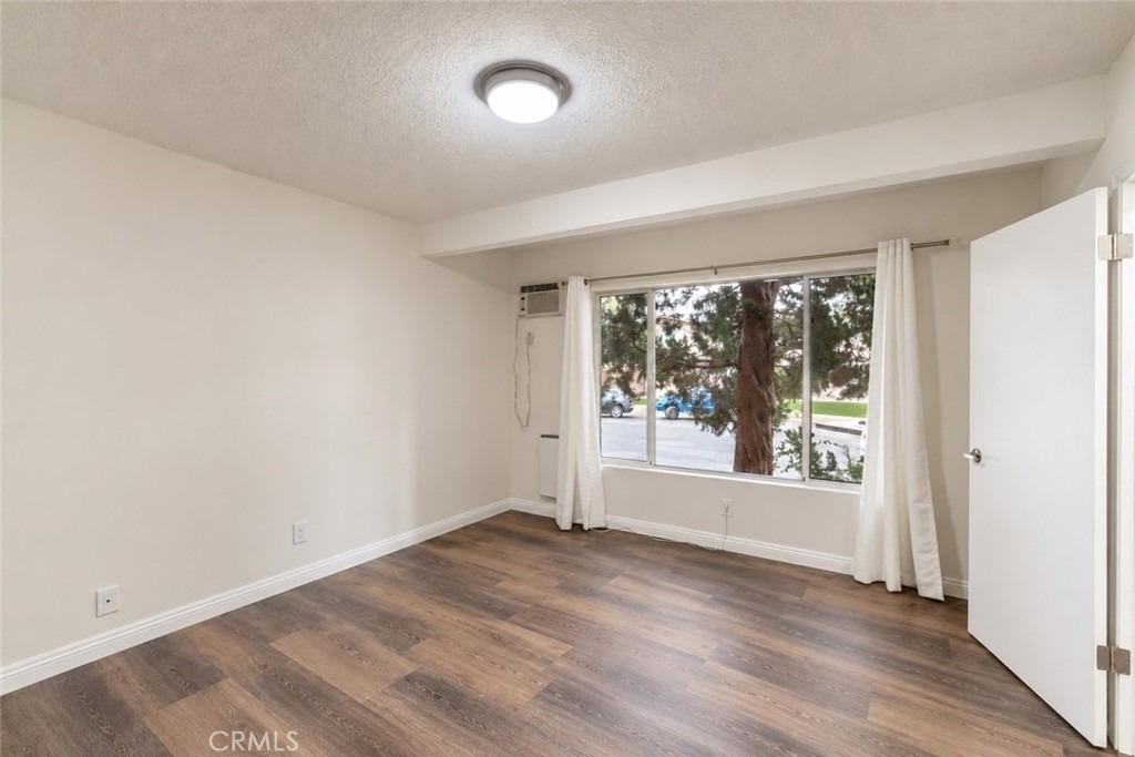 6520 Shirley Avenue - Photo 7