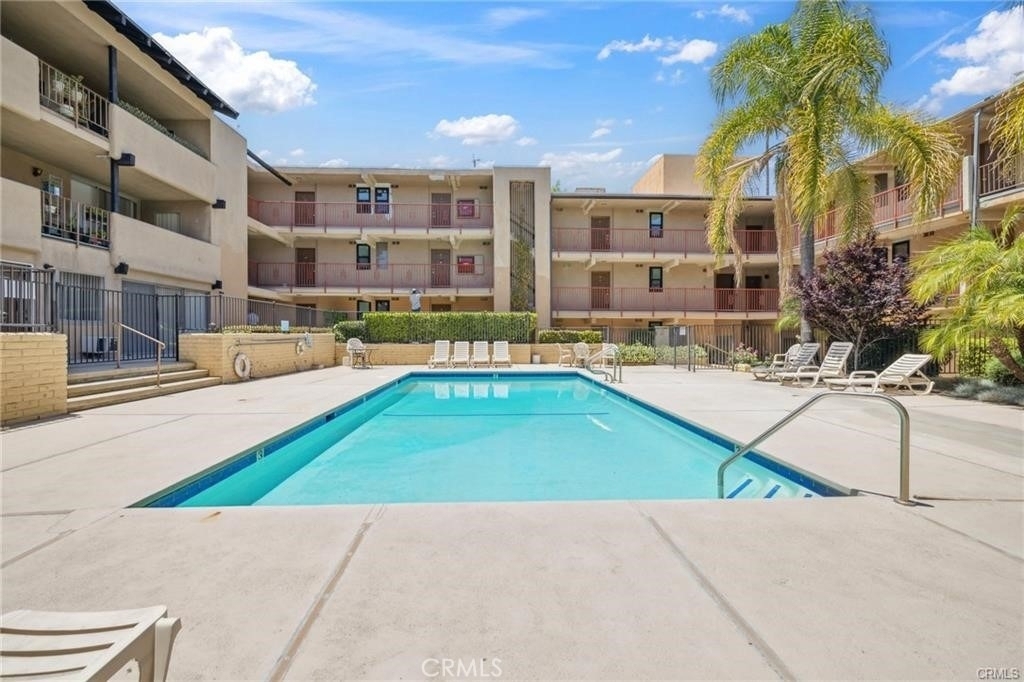 17000 Burbank Boulevard - Photo 22