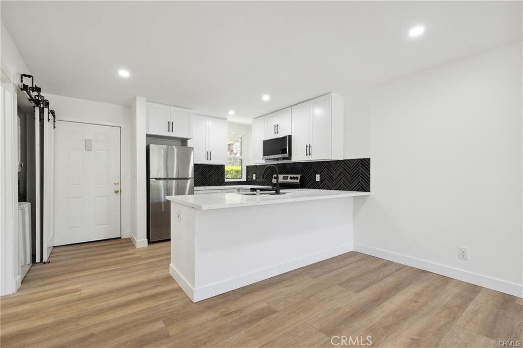 17000 Burbank Boulevard - Photo 2