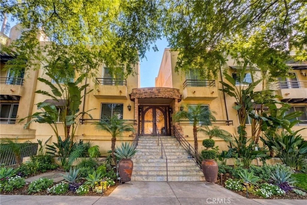 4128 Whitsett - Photo 1