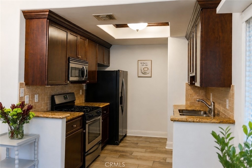 4128 Whitsett - Photo 5