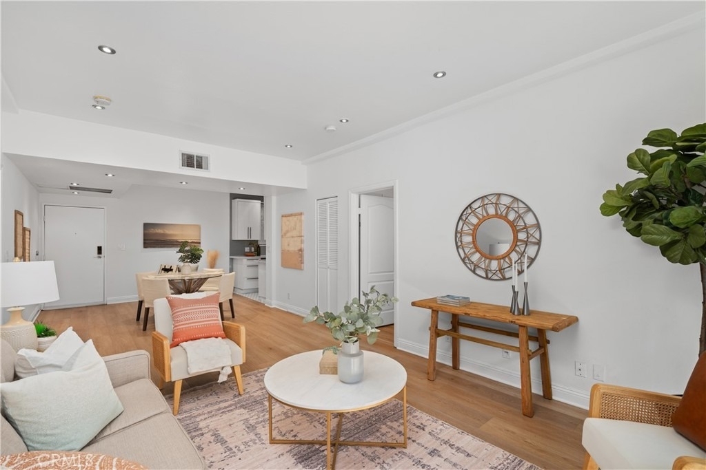 828 N Hudson - Photo 4