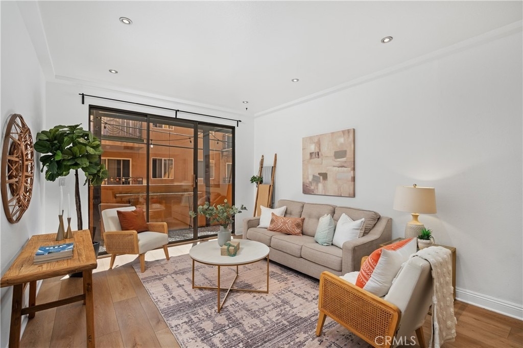 828 N Hudson - Photo 3