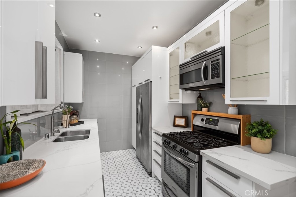 828 N Hudson - Photo 9