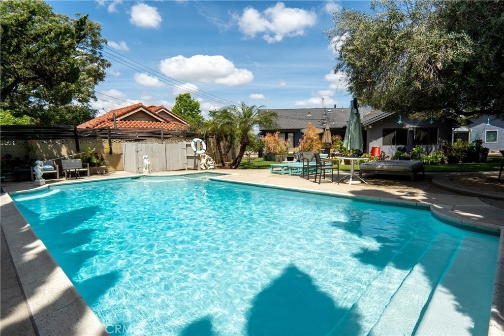 1304 E Carleton Avenue - Photo 0