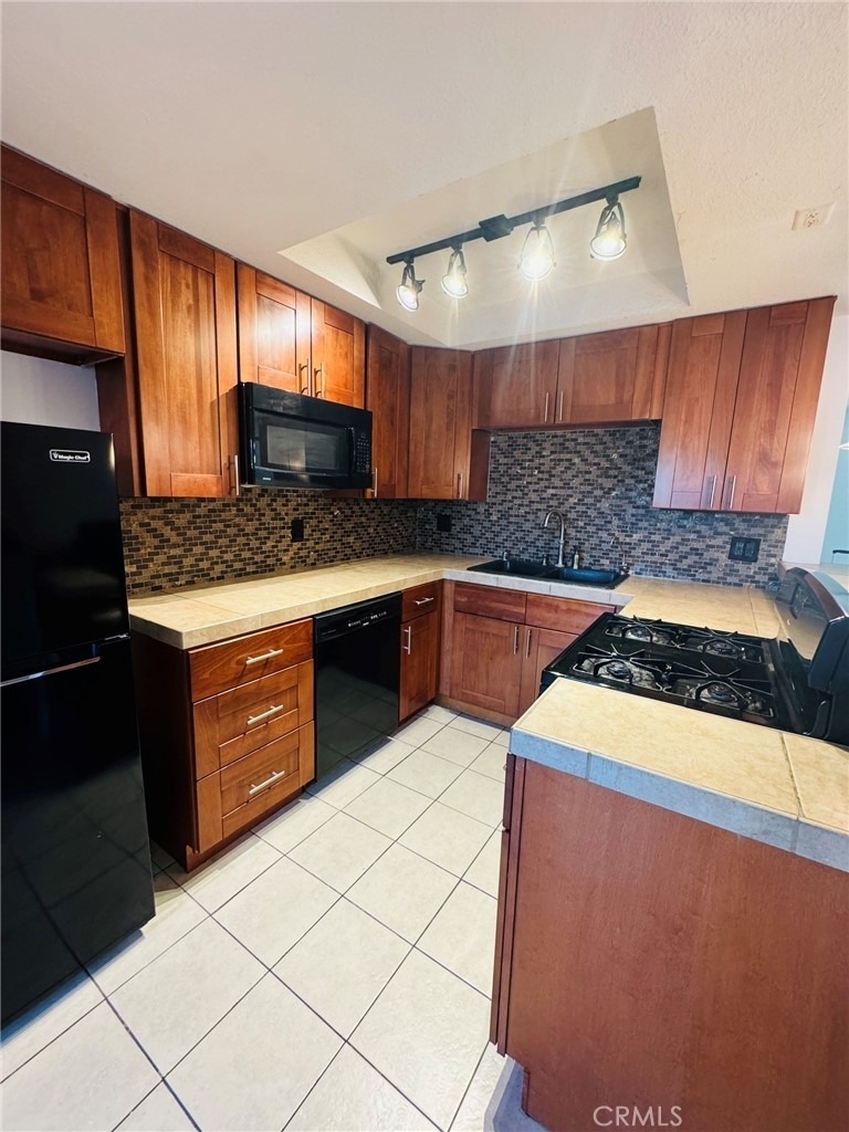 13722 Red Hill - Photo 3