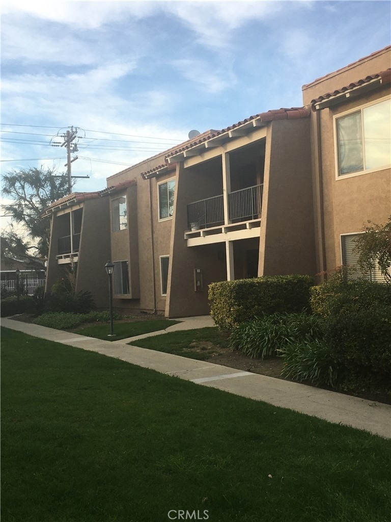 13722 Red Hill - Photo 0