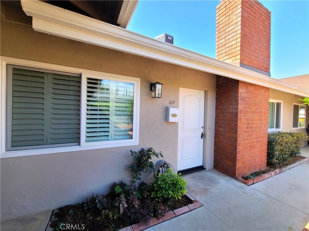 617 Pine Avenue - Photo 0
