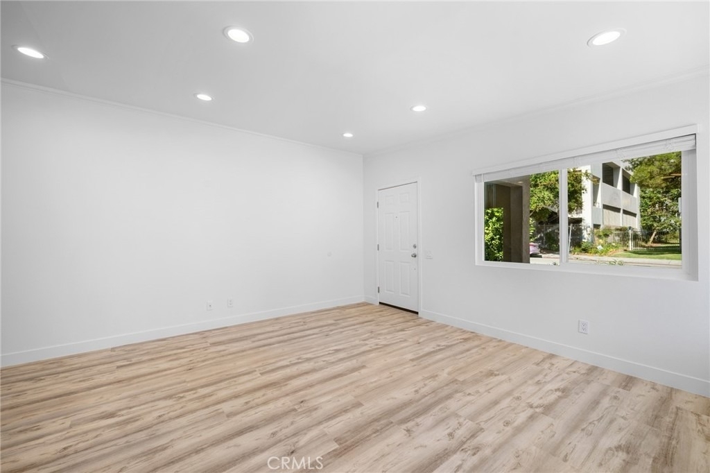 309 Sinclair - Photo 5