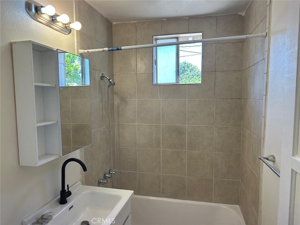 13727 Fairford Avenue - Photo 8