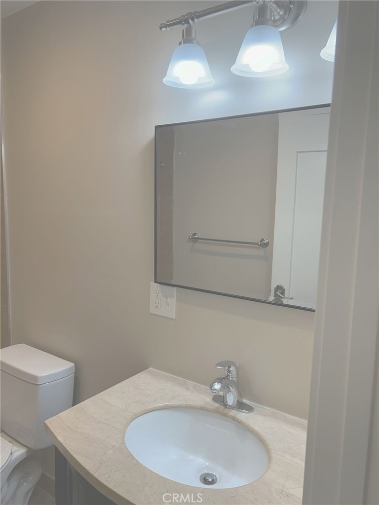 628 W 59th Place - Photo 10