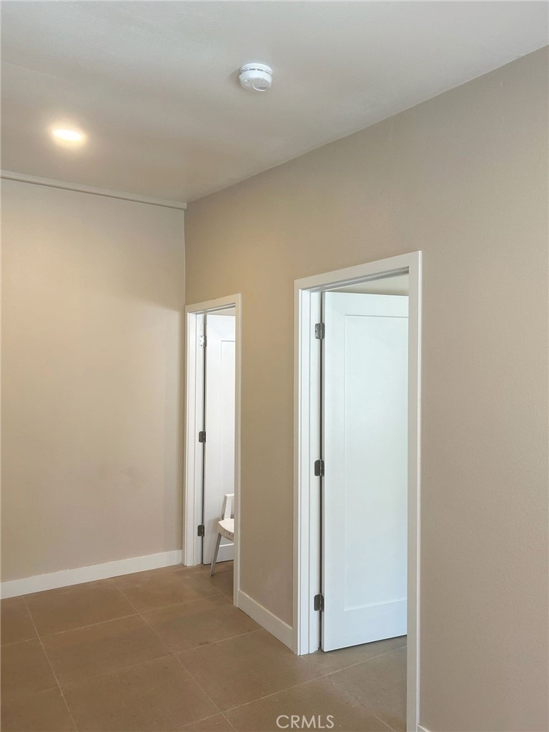 628 W 59th Place - Photo 2