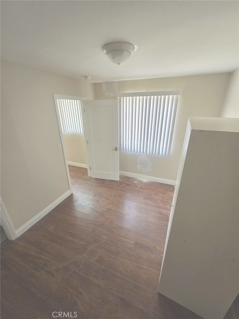 628 W 59th Place - Photo 4