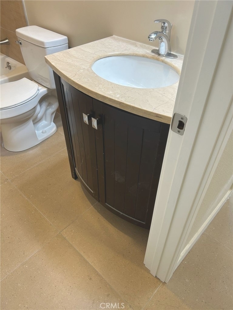 628 W 59th Place - Photo 5