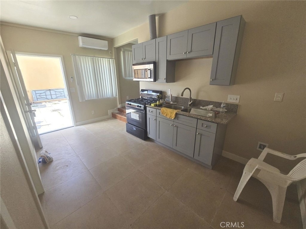 628 W 59th Place - Photo 15