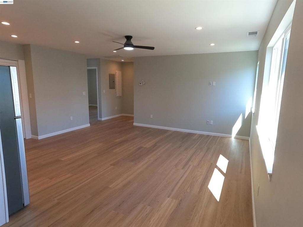 722 Foothill Blvd - Photo 2