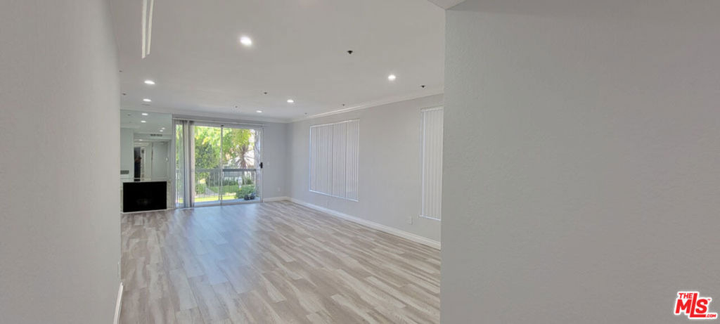 1844 Thayer Avenue - Photo 2