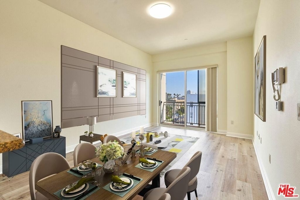 345 S Gramercy Place - Photo 1