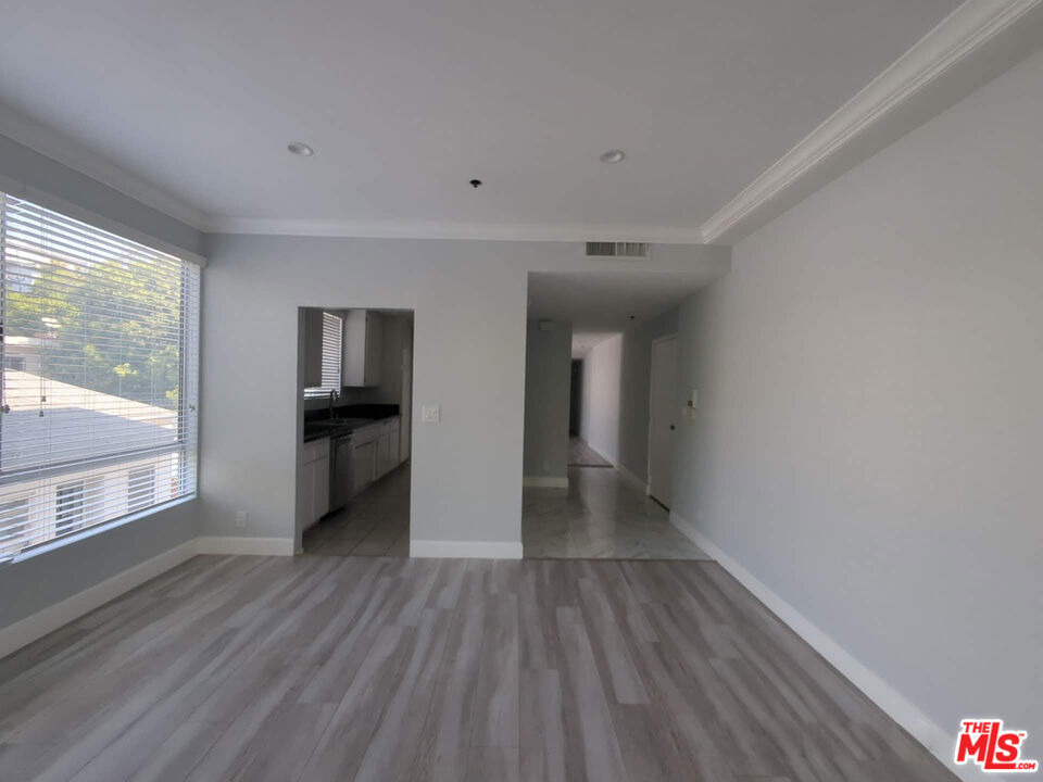 1844 Thayer Avenue - Photo 5