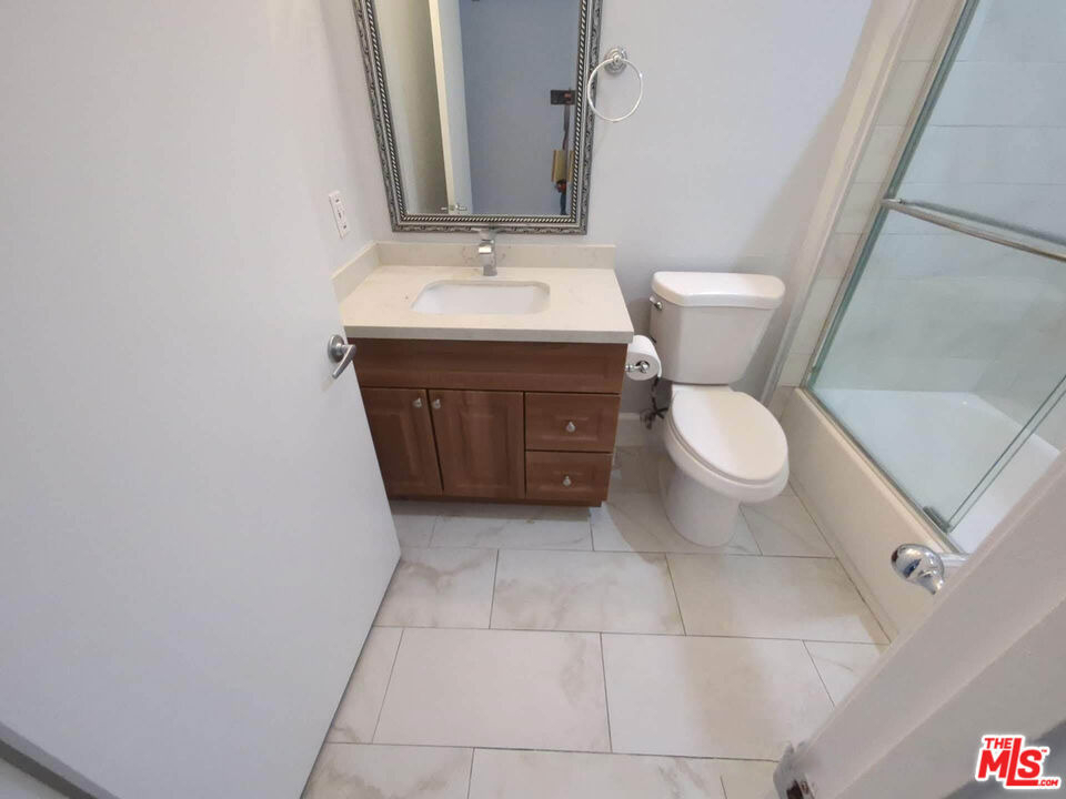1844 Thayer Avenue - Photo 15