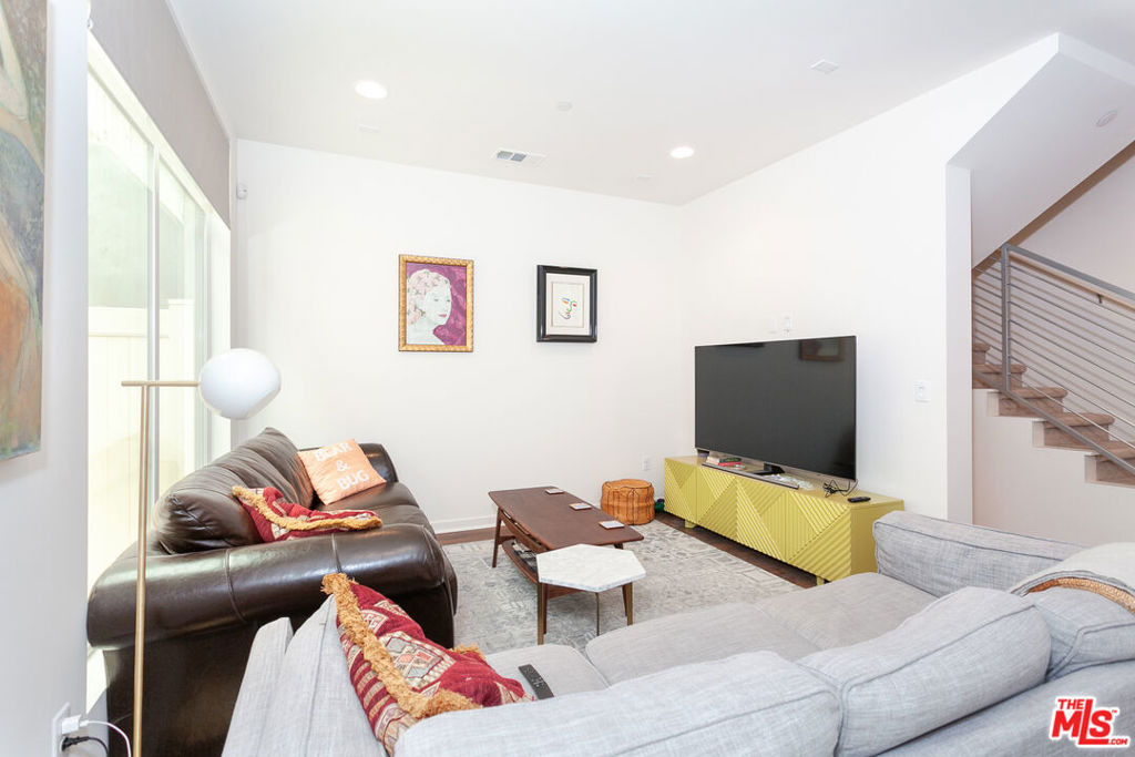 2924 Rowena Avenue - Photo 2