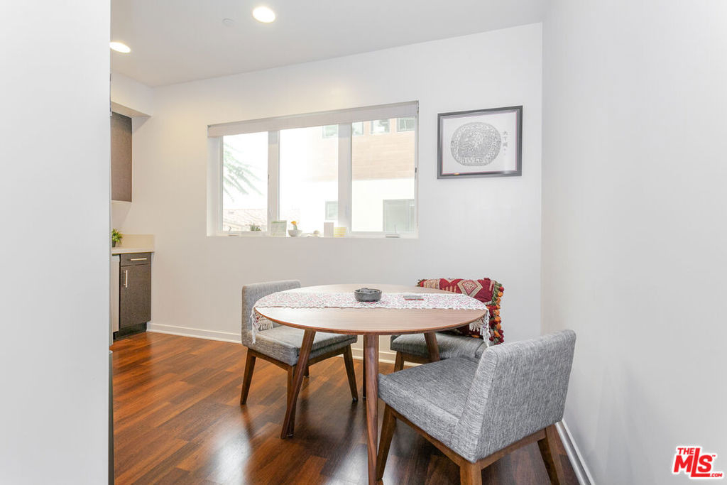 2924 Rowena Avenue - Photo 4