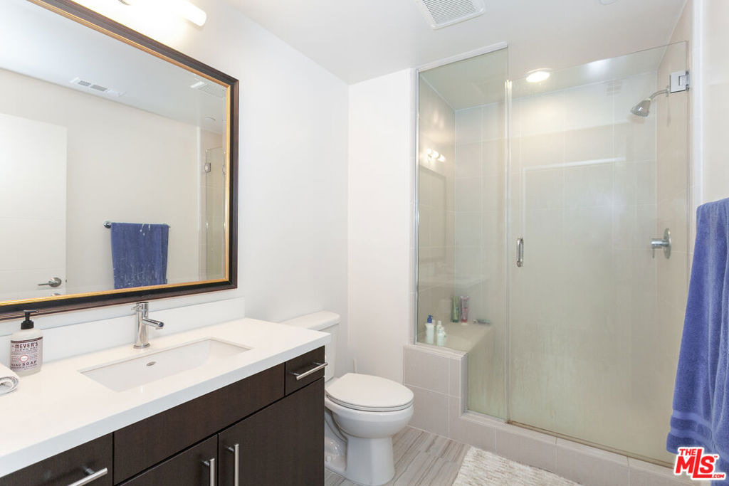 2924 Rowena Avenue - Photo 12