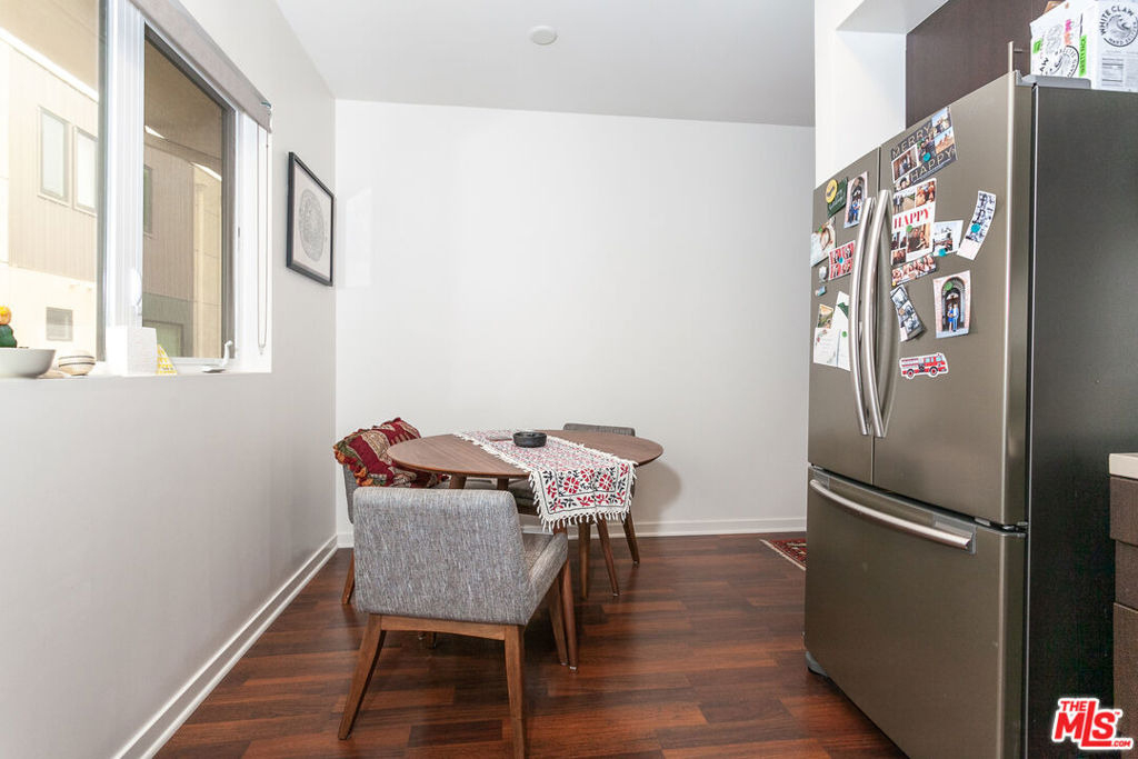 2924 Rowena Avenue - Photo 6