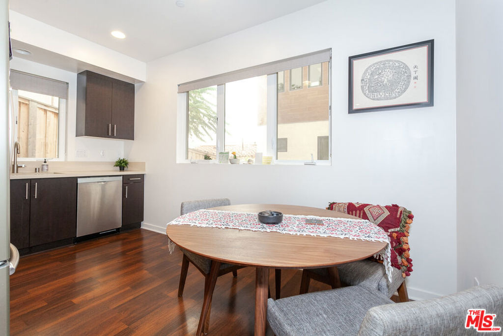 2924 Rowena Avenue - Photo 5