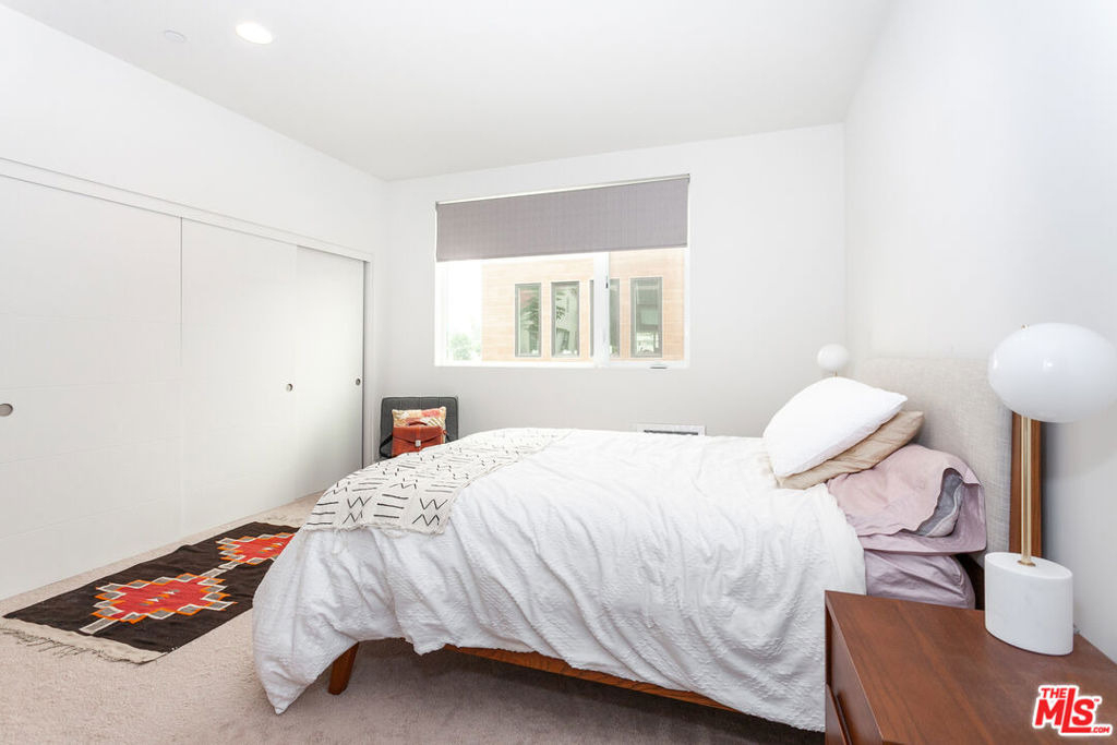 2924 Rowena Avenue - Photo 8