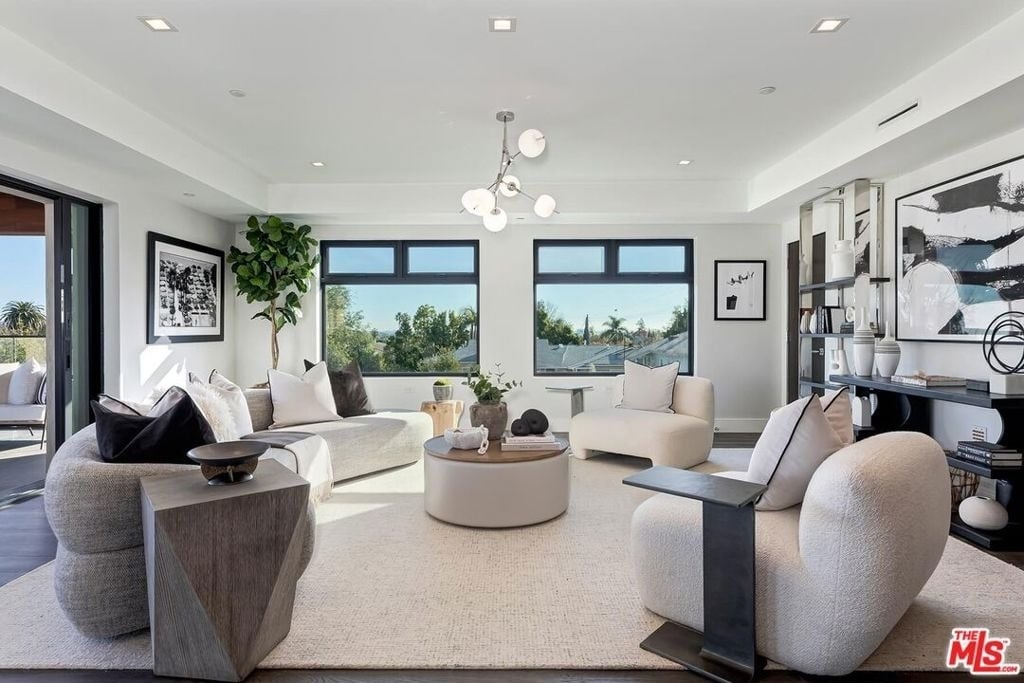 1839 Pandora Avenue - Photo 3