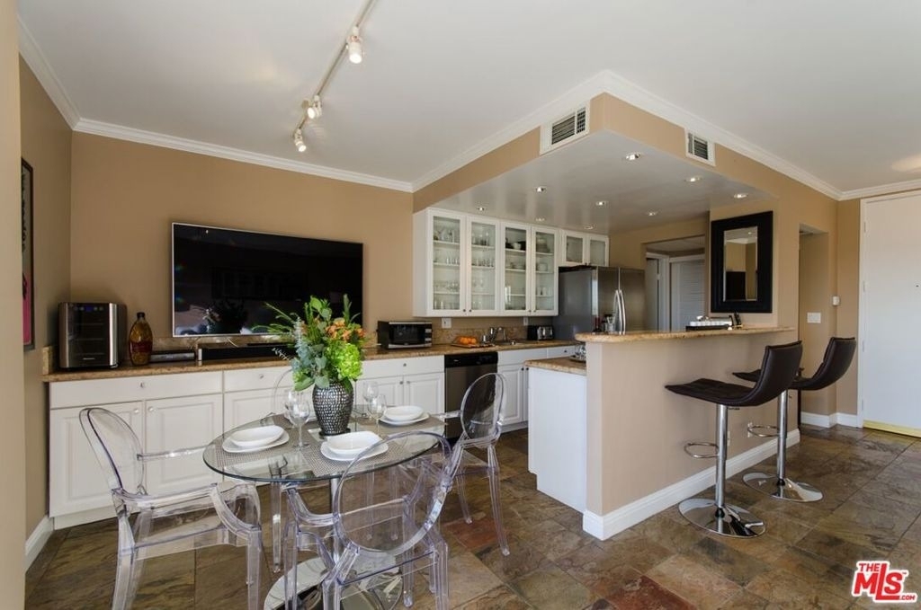 1131 Alta Loma Road - Photo 6