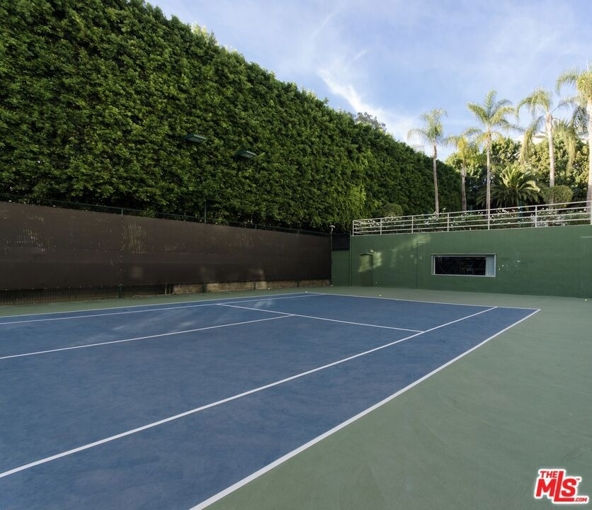 1131 Alta Loma Road - Photo 25