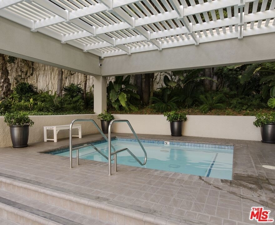 1131 Alta Loma Road - Photo 23