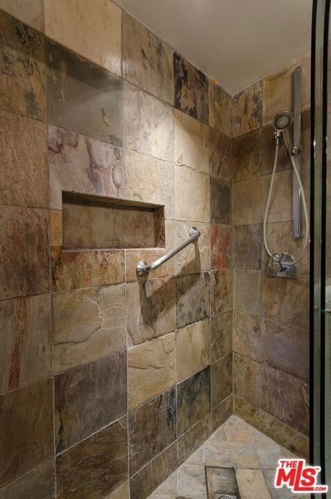 1131 Alta Loma Road - Photo 19