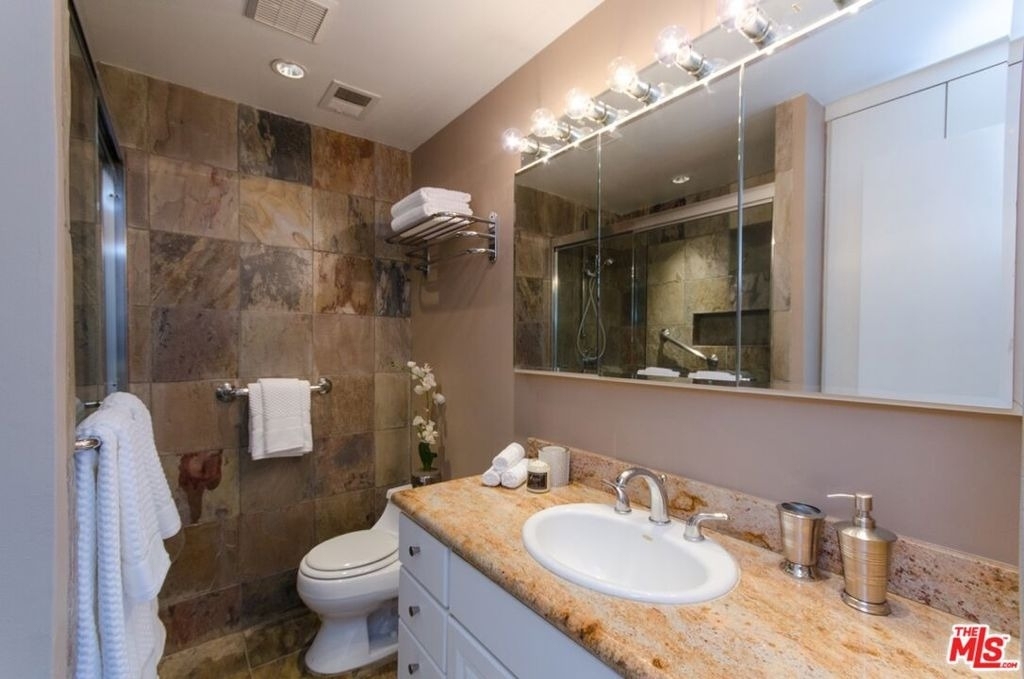 1131 Alta Loma Road - Photo 17