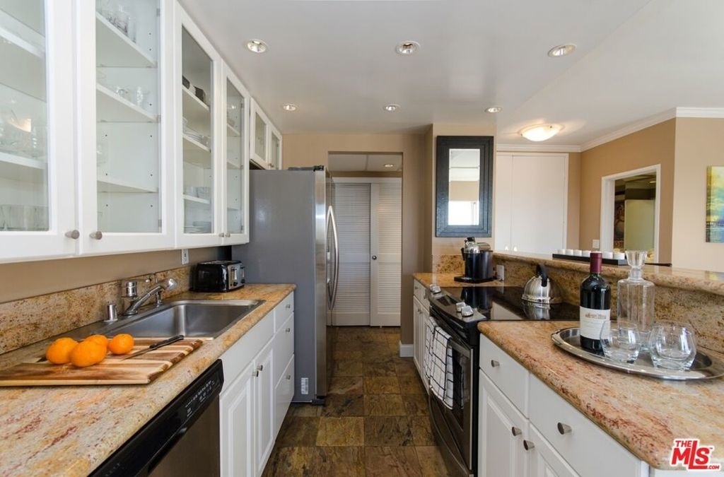 1131 Alta Loma Road - Photo 9