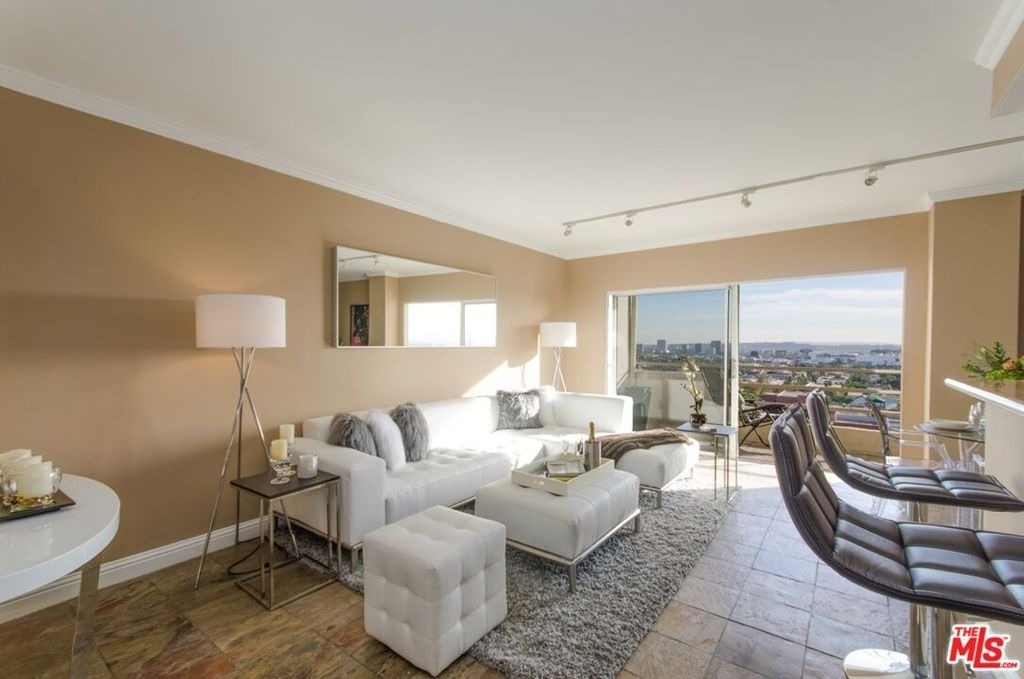 1131 Alta Loma Road - Photo 3