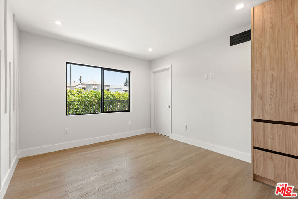 1444 S Crescent Heights Boulevard - Photo 9
