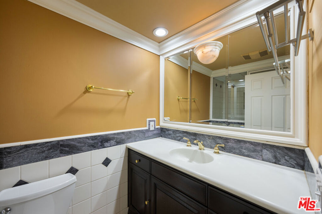 7250 Franklin Avenue - Photo 13