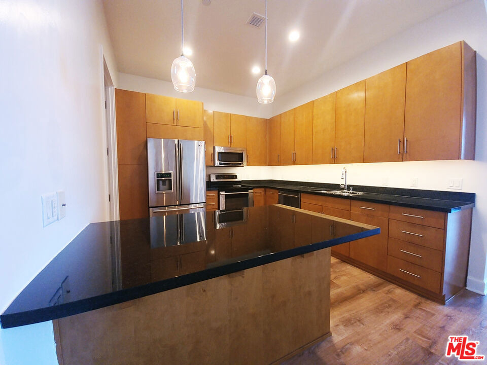 3223 W 6th Street - Photo 3