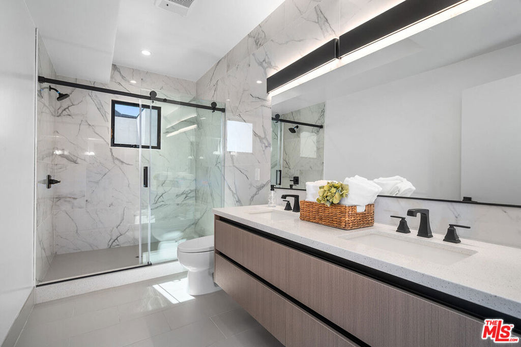 1016 N Martel Avenue - Photo 8