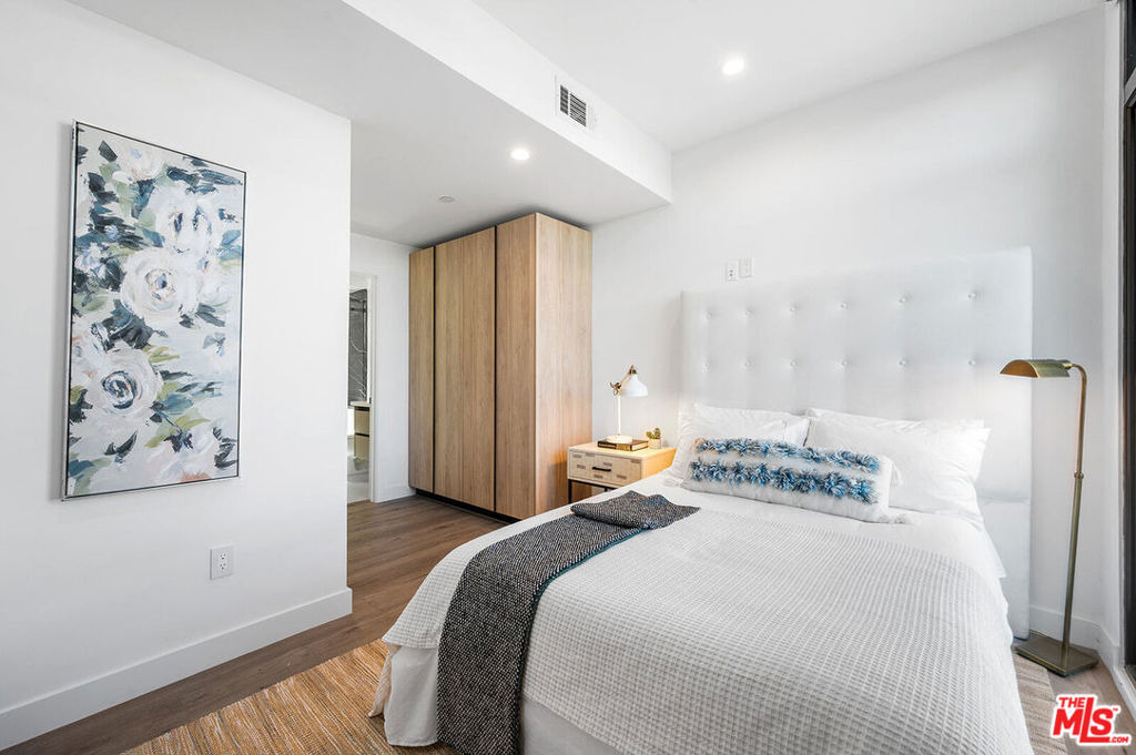 1016 N Martel Avenue - Photo 14